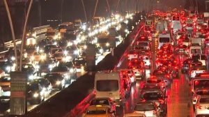 Ankara’da ulaşım sorunu: İş çıkışında trafik kilitlendi