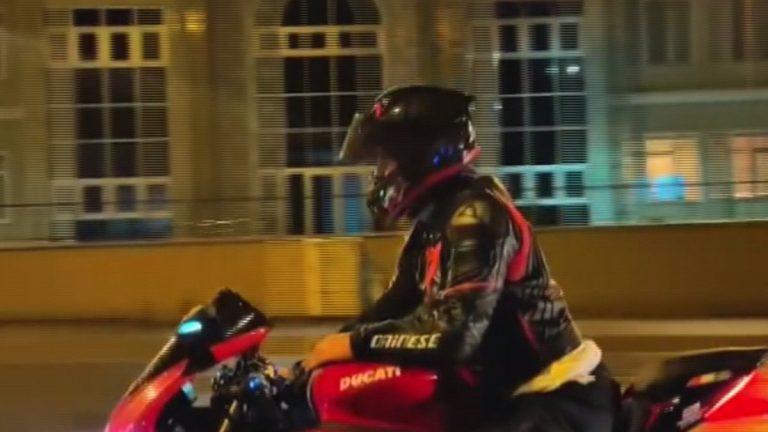 Antalya’da kazada öldü, kaskı sevgilisine taktı