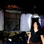 Antalya’da küle dönen evini görünce gözyaşlarına boğuldu