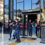 Antalya’da polislerin üzerine motosiklet sürüp, sosyal medyada paylaştılar