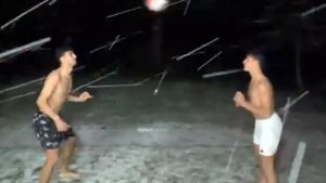 Arda Güler ve Yiğit Efe Demir, kar altında kafa topu oynadı