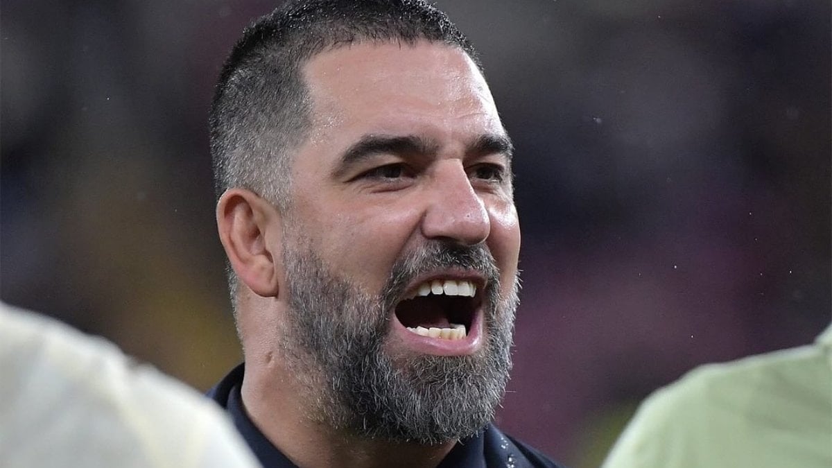 Arda Turan yeni doğan yeğenine büyük jest! Yarım kilo altın taktı