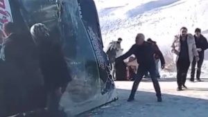 Ardahan’dan gelen yolcu otobüsü Susuz’da devrildi: 17 yaralı