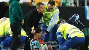 Avrupa gecesi kabusa döndü: Robin Van Persie oğlunu endişeli gözlerle izledi