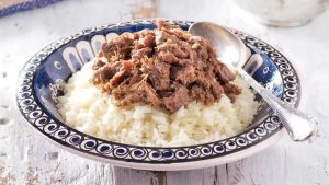 Aydın’da cuma namazı çıkışı cemaate domuz etinden yapılma kavurma yedirdiler