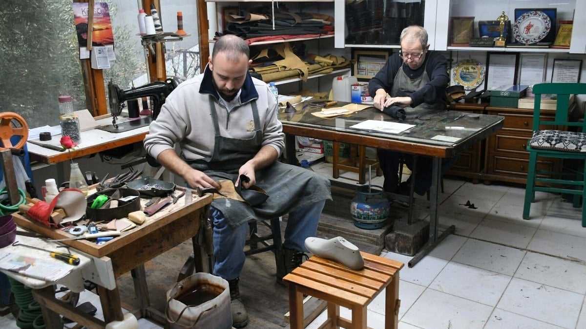 Aydın’da körüklü çizme ustası mesleğini azimle sürdürüyor