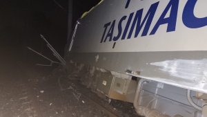 Balıkesir’de heyelanla gelen facia: Tren vagonu raydan çıktı