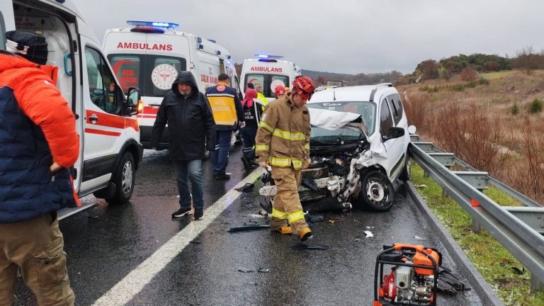 Balıkesir’de İstanbul-İzmir Otoyolunda 12 araçlık zincirleme kaza: 1 ölü, 10 yaralı