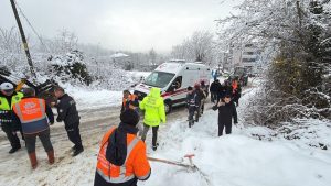 Bartın’da kamyon kaydı, işçi ölümden döndü