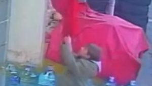 Bartın’da Türk bayrağını öpmeye doyamadı