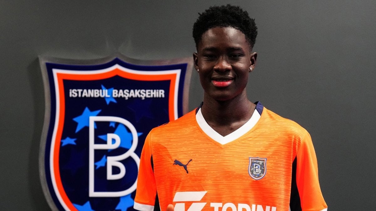 Başakşehir, Njie ile sözleşme yeniledi