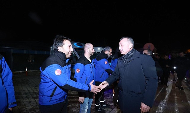 Başkan Büyükakın itfaiye ve sağlık çalışanlarını da unutmadı