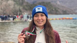 Bengisu Avcı, buz yüzmede Türkiye rekorunu kırdı