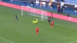 Bertuğ Yıldırım adeta imkansızı başardı: Kaçırdığı gol sosyal medyayı salladı