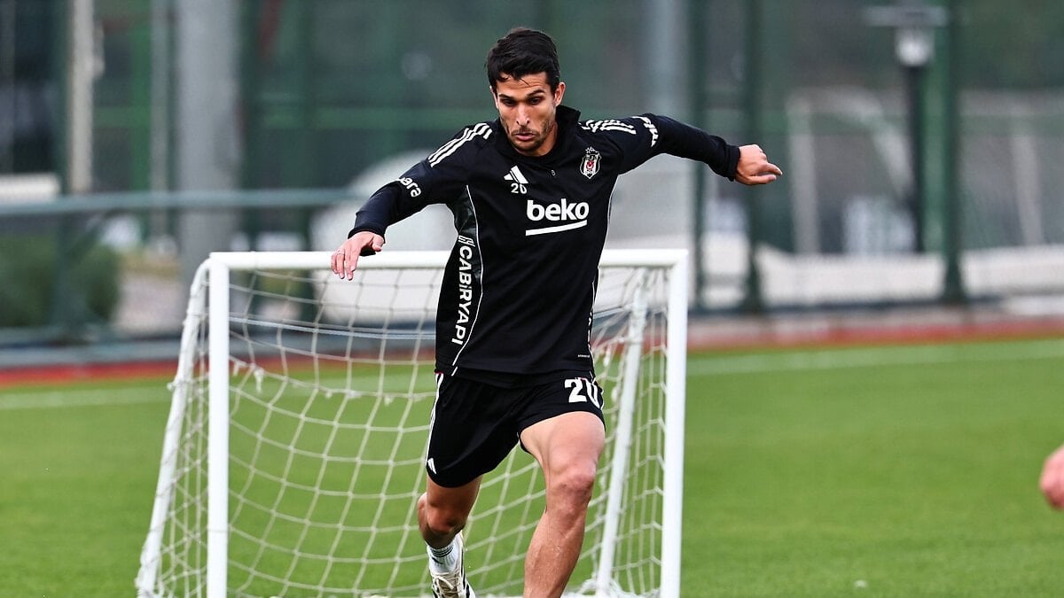 Beşiktaş taraftarından Necip Uysal’a destek