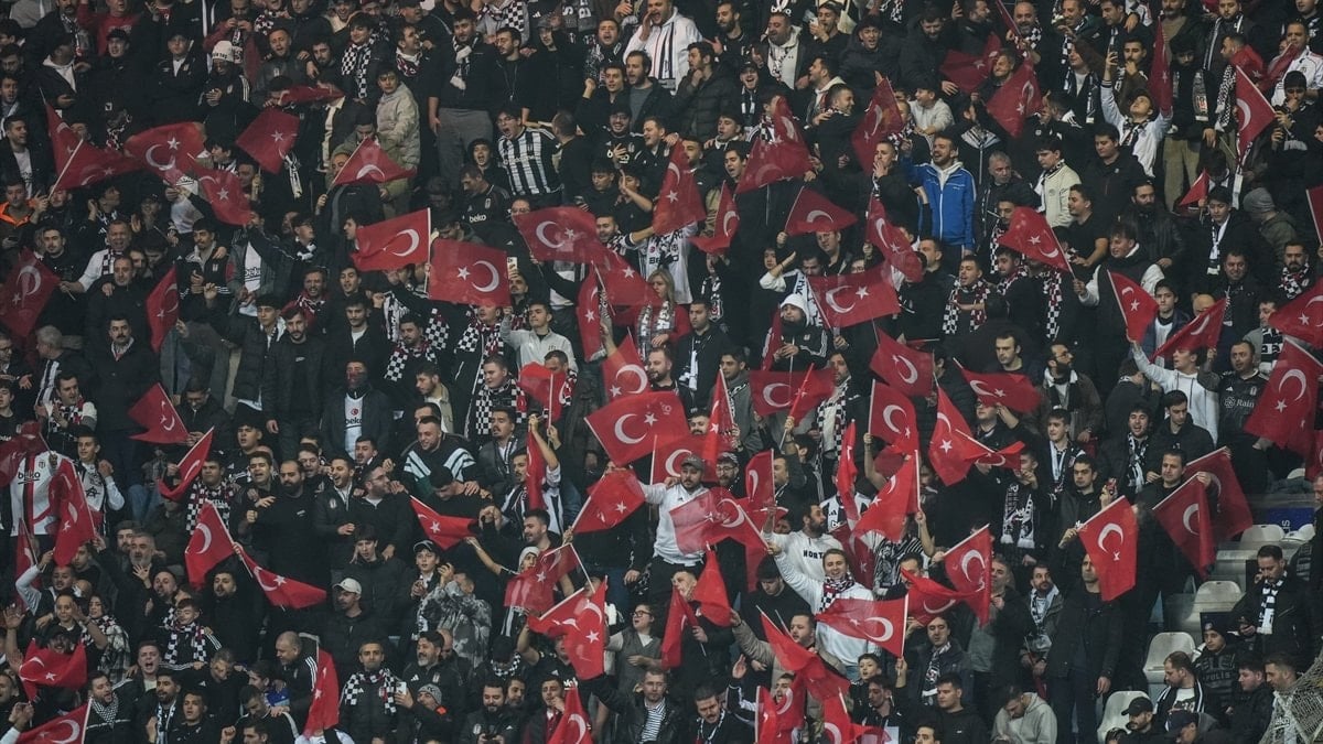Beşiktaş taraftarından ‘yönetim istifa’ tepkisi