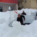 Beyaza bürünen Tunceli’de  kar kalınlığı 1,5 metreye ulaştı