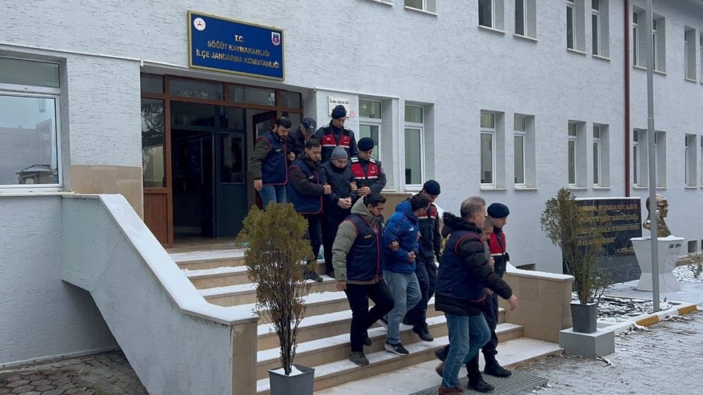 Bilecik’te yaşlı kadını sahte polis yalanıyla dolandırdılar, JASAT yakaladı