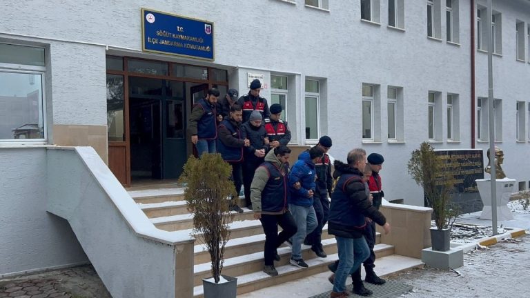 Bilecik’te yaşlı kadını sahte polis yalanıyla dolandırdılar, JASAT yakaladı