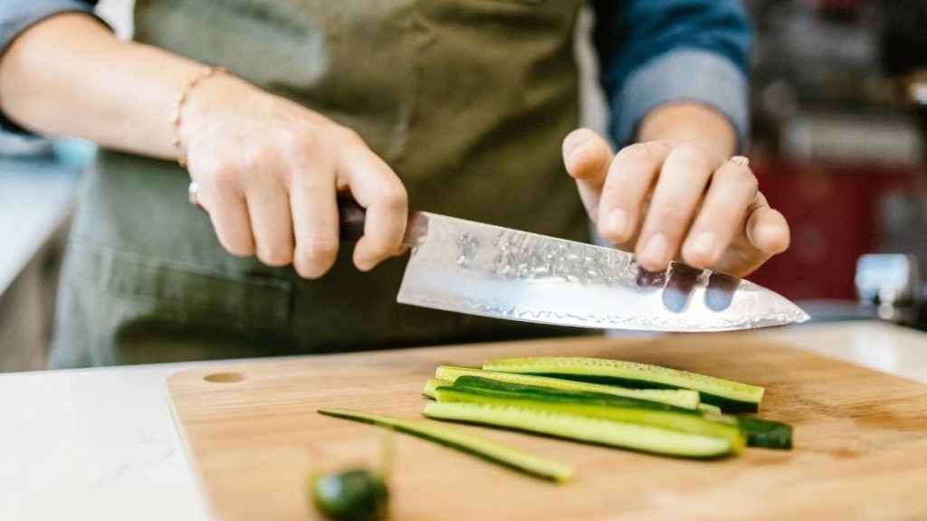 Bileyiciye gerek yok! Bıçaklar jilet gibi keskin yapıyor