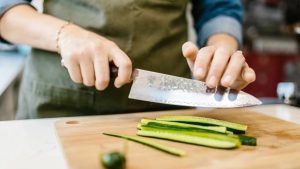 Bileyiciye gerek yok! Bıçaklar jilet gibi keskin yapıyor