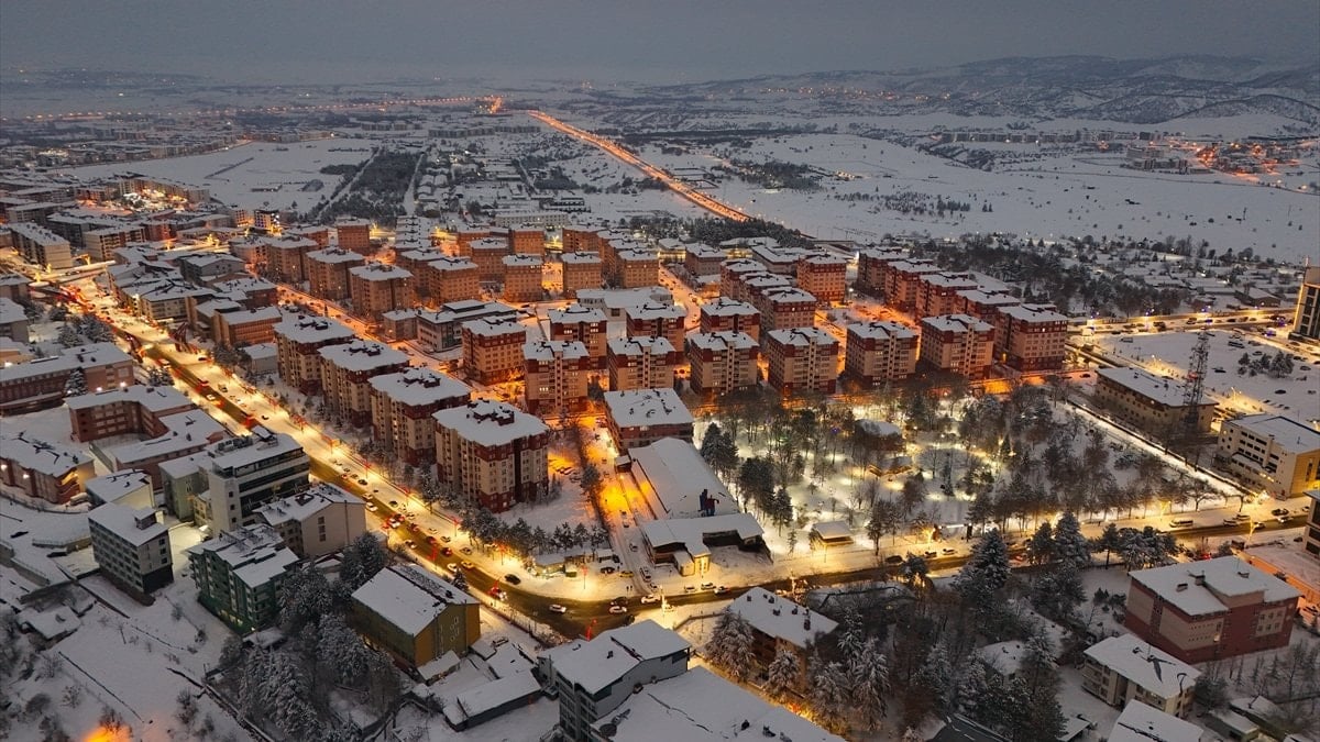 Bingöl beyaza büründü: Kent merkezi dronela havadan görüntülendi