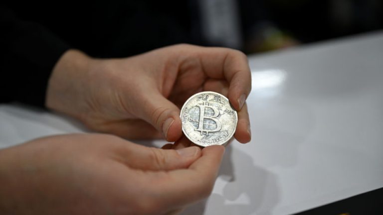 Bitcoin 92.000 doların altını test etti