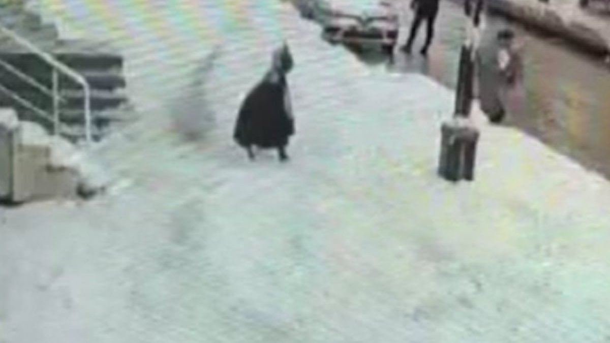 Bitlis’te çatıdan düşen kar kütlesi genç kızın hayatına mal oldu