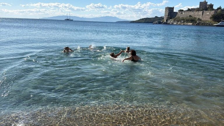 Bodrum ve Milas’ta yeni yılın ilk gününde deniz keyfi