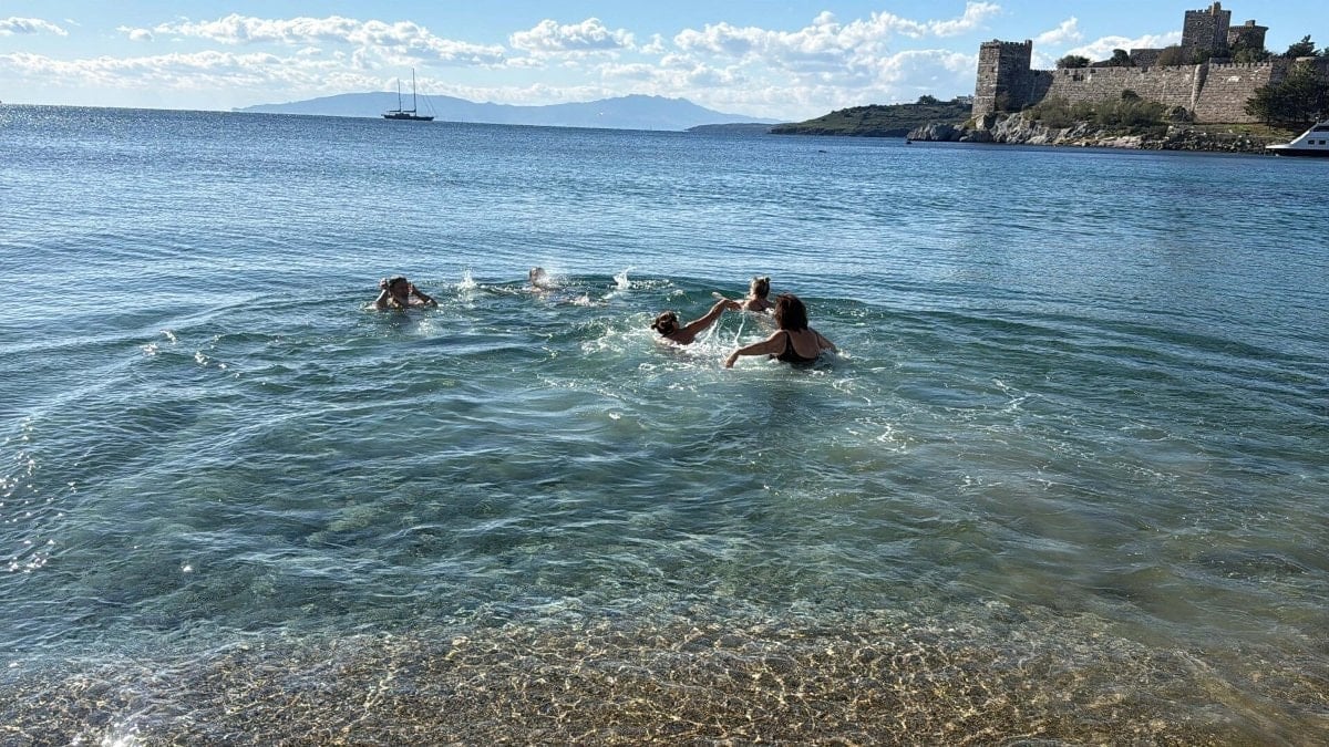 Bodrum ve Milas’ta yeni yılın ilk gününde deniz keyfi