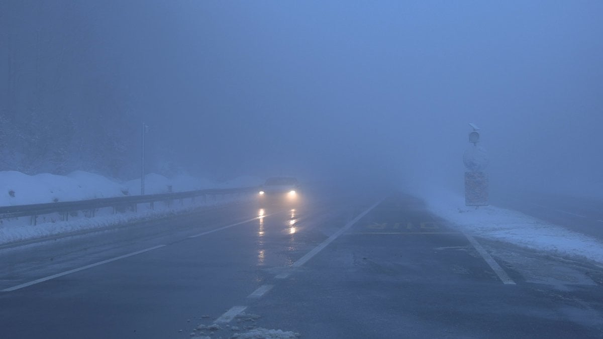 Bolu Dağı’nda sis ve hafif kar yağışı