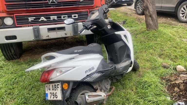 Bolu’da çalamadıkları motosiklete zarar verdiler