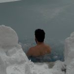 Bolu’da eksi 10 derecede buz gibi suya girdi