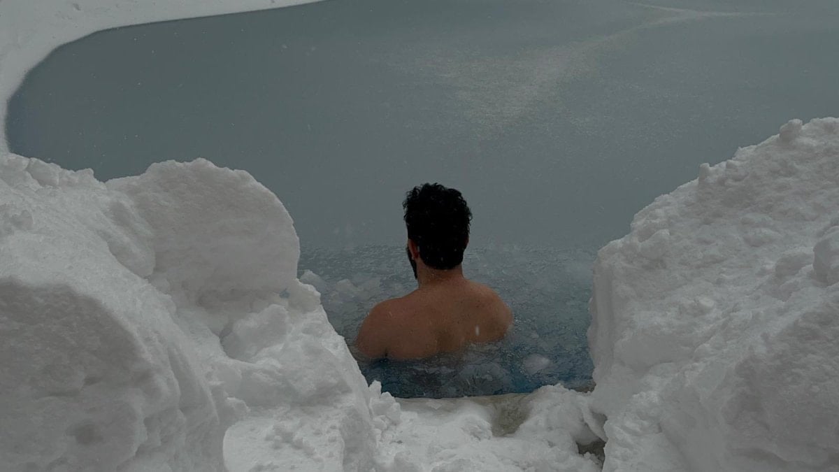 Bolu’da eksi 10 derecede buz gibi suya girdi