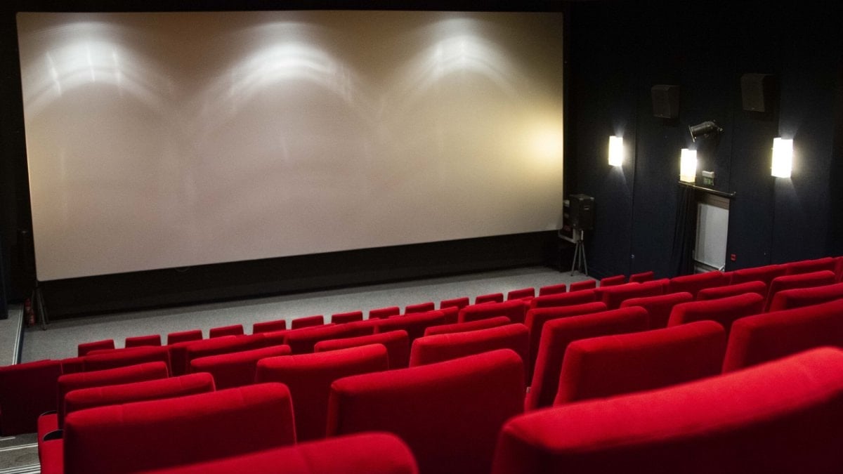 Bu detayı kimse bilmiyor: Sinema koltuklarının kırmızı olmasının sebebi…