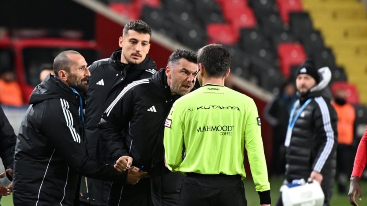 Burak Yılmaz, gördüğü kırmızı kart için özür diledi!