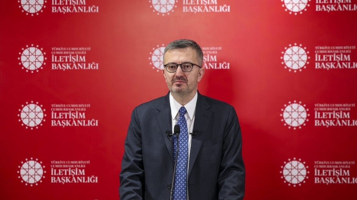 Burhanettin Duran: Gazeteciler tarihin yazılışına tanıklık ediyor