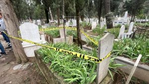 Bursa’da izinsiz defnedilen bebek, otopsi için topraktan çıkartıldı