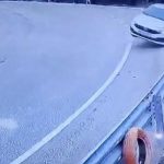 Bursa’da kontrolden çıkan araç bariyerlere saplandı