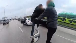 Bursa’da trafikte havada çarpışıp kavga eden sürücülerin cezası belli oldu: Ehliyetlerine el konuldu