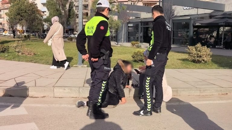 Bursa’da yaya geçidinde kaza: 2 yaralı