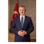 Büyükakın, öğretmen ve öğrencileri tebrik etti