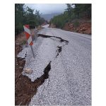Büyükşehir ekiplerinden Alacami Yolu’nda heyelan çalışması