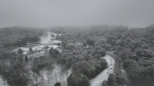 Çamlıca Tepesi’nde karın keyfini aileler çıkardı