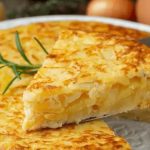 Çay demlenene kadar hazır! Fırınsız, hamur açmadan tavada patates böreği tarifi