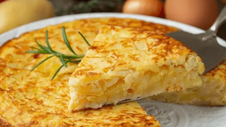 Çay demlenene kadar hazır! Fırınsız, hamur açmadan tavada patates böreği tarifi