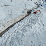 Çığ sonrası Van-Çatak yolunda ulaşım tek şeritten veriliyor