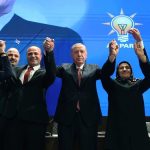 Cumhurbaşkanı Erdoğan, AK Parti’ye katılan 4 belediye başkanına rozet taktı