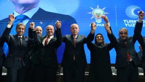 Cumhurbaşkanı Erdoğan, AK Parti’ye katılan 4 belediye başkanına rozet taktı