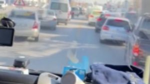 Denizli’de trafikte fermuar sistemiyle ambulansa yol verdiler: O anlar kamerada